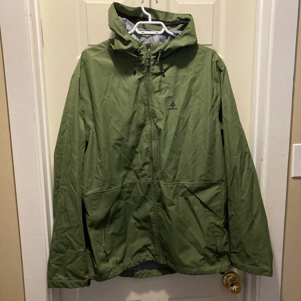 Woods men’s XL green rain coat.